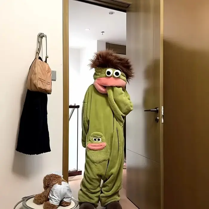 Nouvelle combinaison-pyjama 2026 Grenouille triste à poils longs