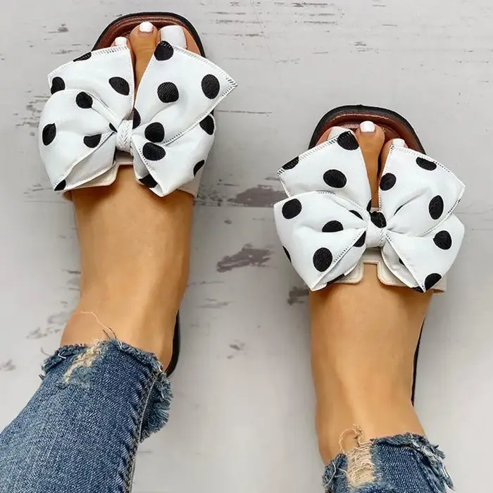 Pantoufles d'été à pois ondulés pour femmes