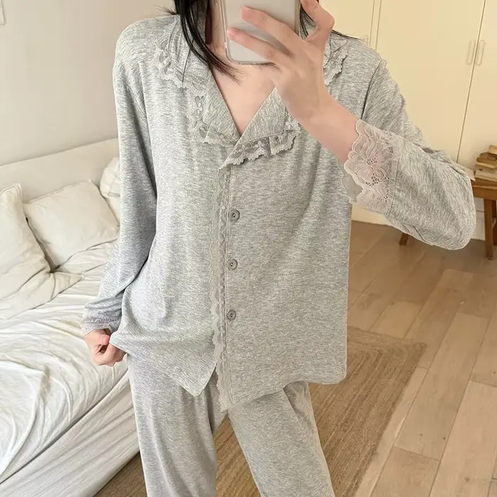 Nouveaux pyjamas pour femmes 2026 – Ensemble deux pièces en modal et dentelle à petit col