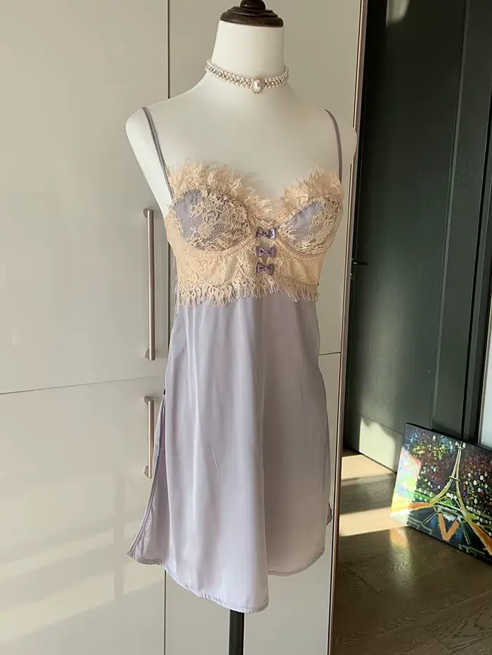Vêtements de nuit violets pour dames