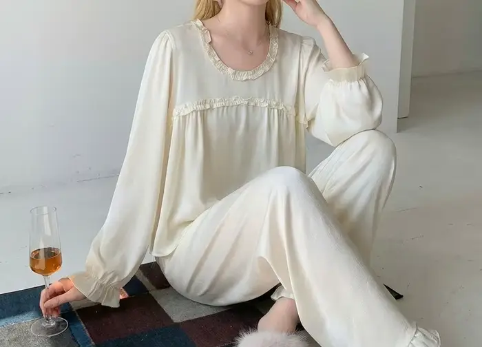 Pyjama Femme Printemps-Automne en Soie Glacée 2026 Nouvelle Collection Couleur Unie Col Rond Style Français Tenue d'Intérieur Ensemble Pantalon Manches Longues