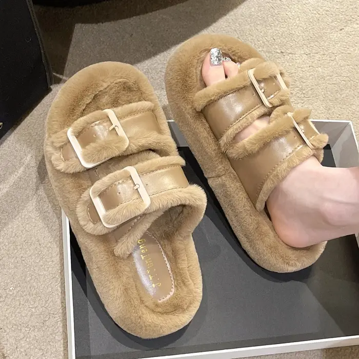 Pantoufles en fausse fourrure pour femmes
