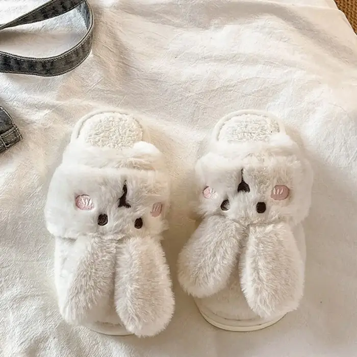 Pantoufles confortables en peluche de lapin