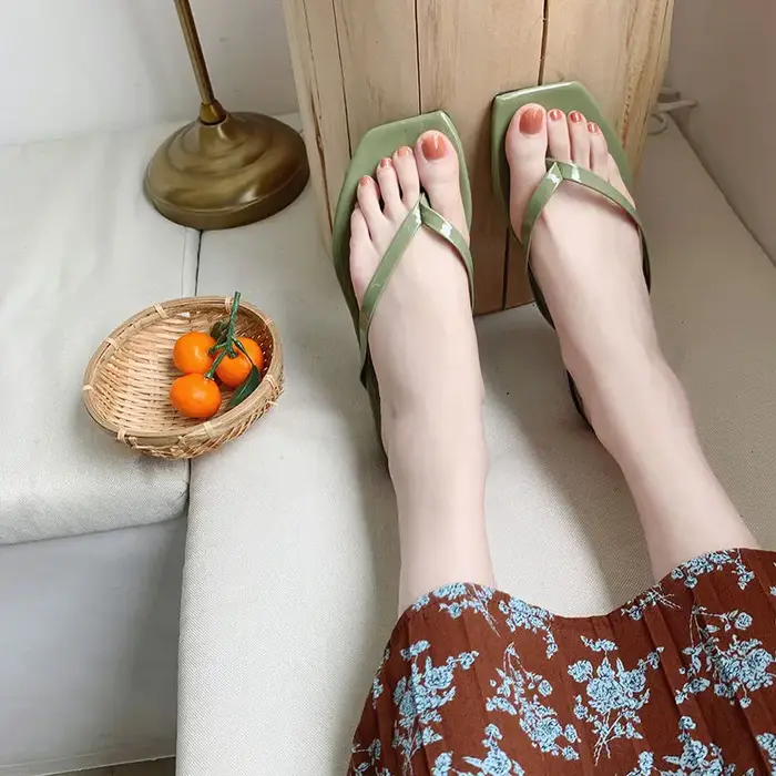 Pantoufles pour femmes été nouveau 2025 avec pantoufle élégante tongs femme concepteur élégant miroir luxe mode plage maison