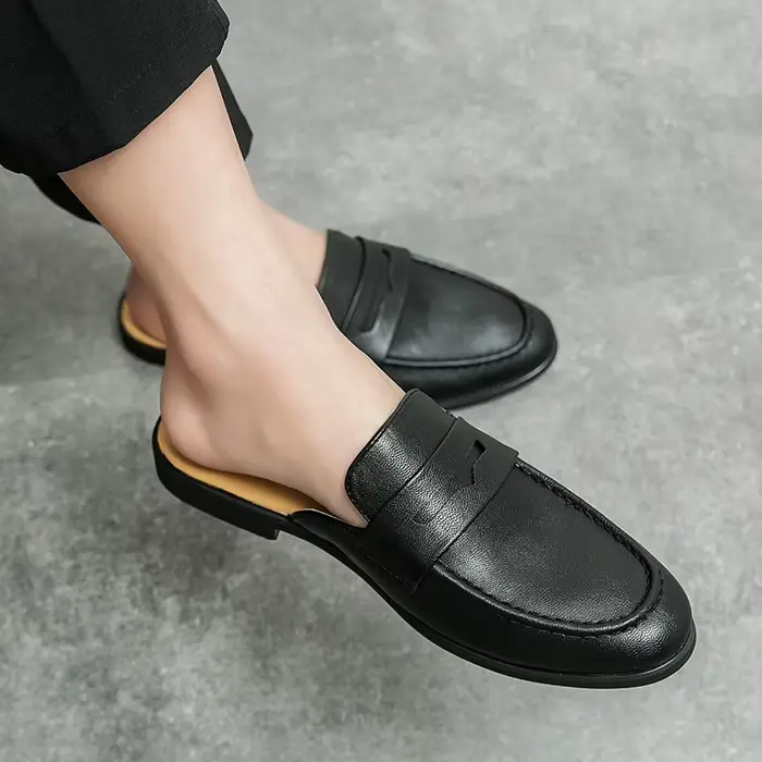 2025 Mules d'été légères hommes demi chaussures pour homme pantoufles en cuir hommes chaussures décontractées mocassins tongs hommes diapositives sandales plates