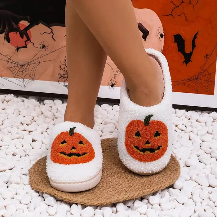 Pantoufles de citrouille d'halloween confortables pour femmes