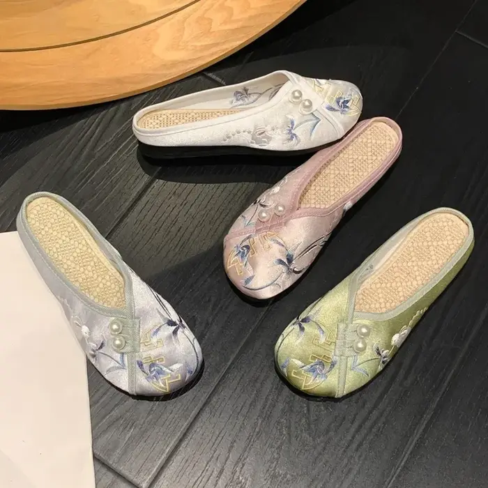 Femme pantoufles printemps automne semelle souple Baotou appartements broder maison pantoufles chaussures décontractées pour femmes Style ethnique pantoufles d'extérieur